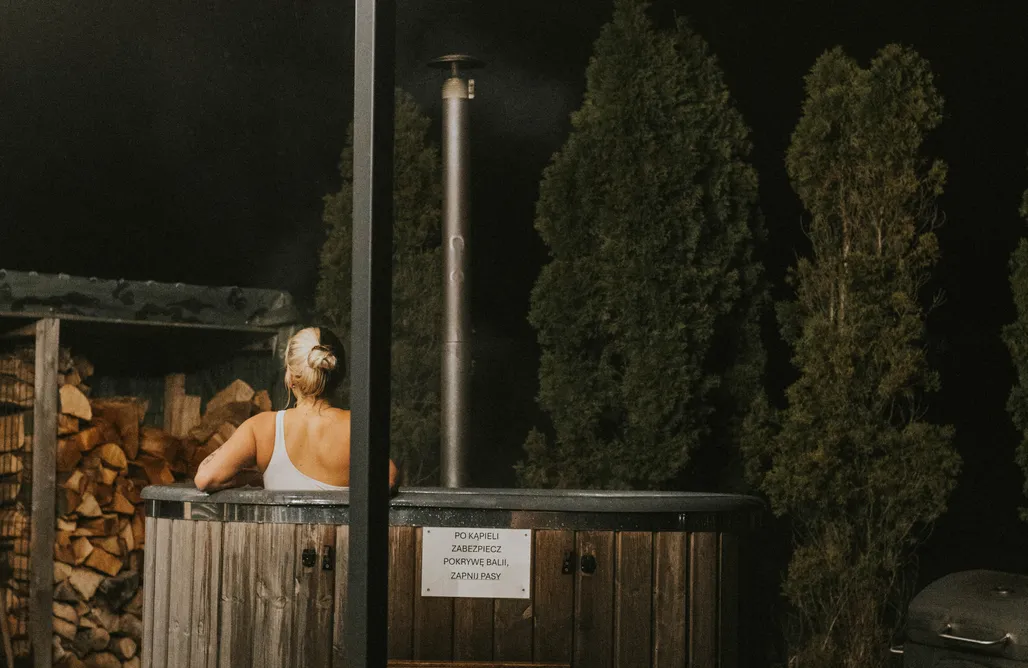 noclegi AlohaCamp Małe Formy - Przytulny domek z balią z widokiem na góry 1