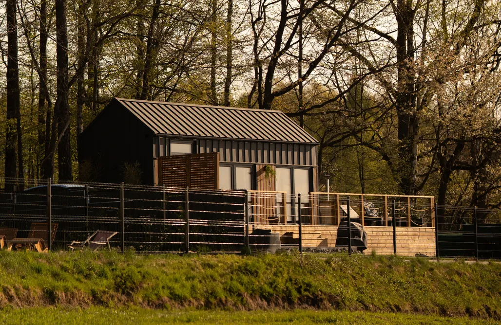 Alojamiento Cracovia Tiny House Okno na Beskidy cabaña con bañera, sauna y vista a las montañas 3