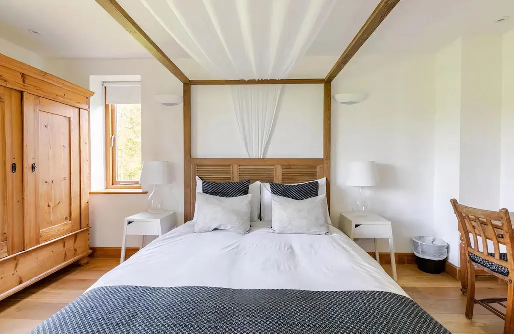 AlohaCamp Room 1 - King with four poster bed 2