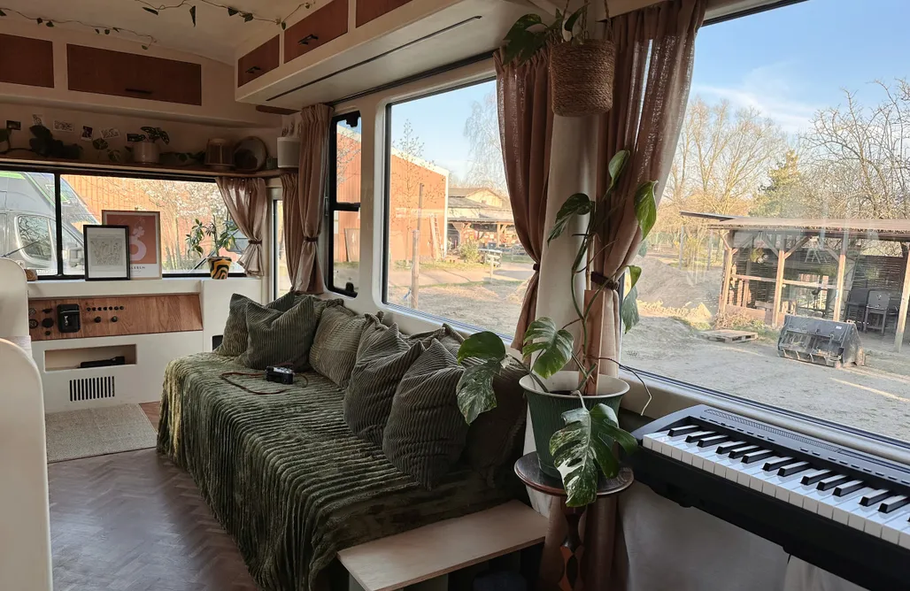 AlohaCamp Schulbus Tinyhouse 4