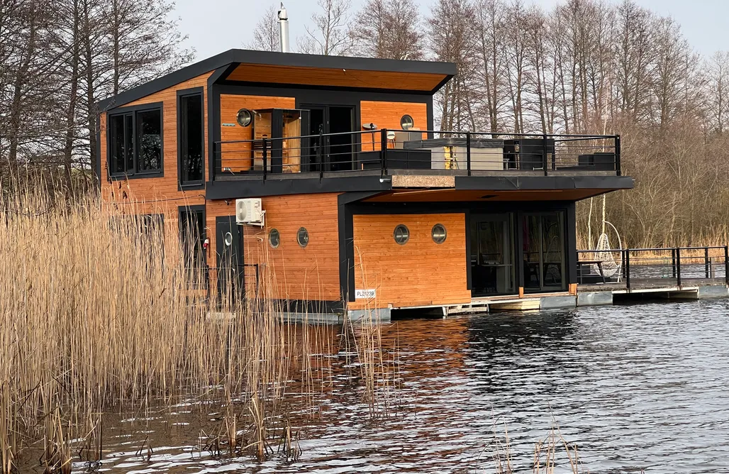 Dom na Wodzie AlohaCamp