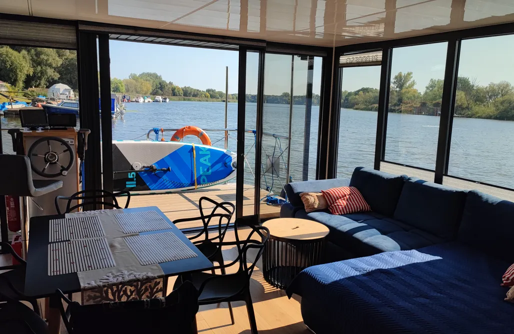 Unterkunft AlohaCamp Houseboat 7 os pływający dom Water King apartament na wodzie 2