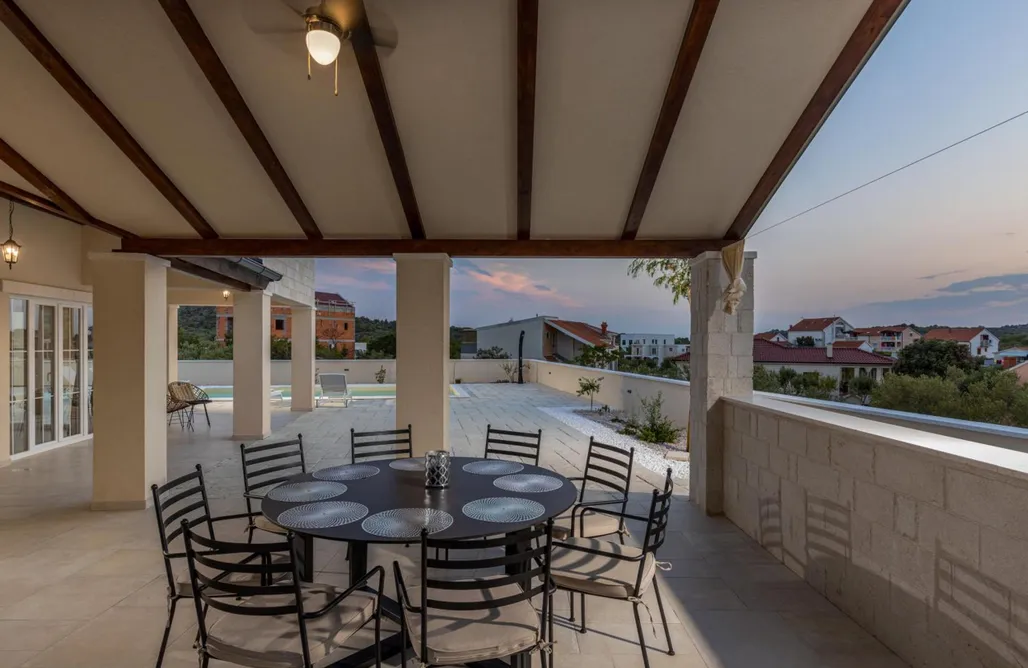 Alloggi AlohaCamp Villa Royal Stone with Pool, 350m from beach 1