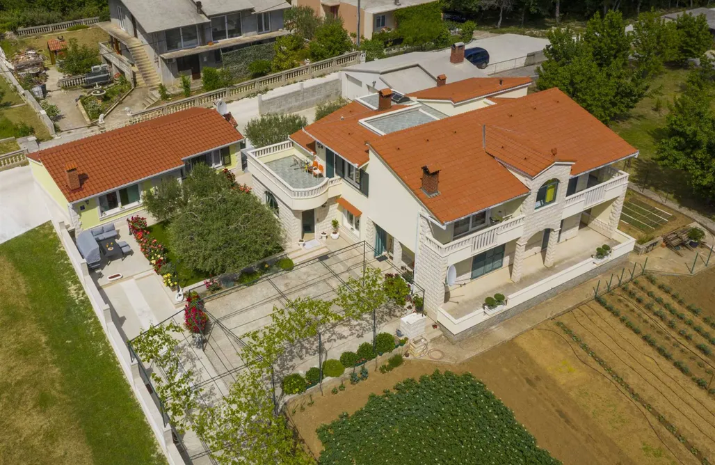 Borne noclegi Maslina – Comfort & Relaxation Near Omis 1