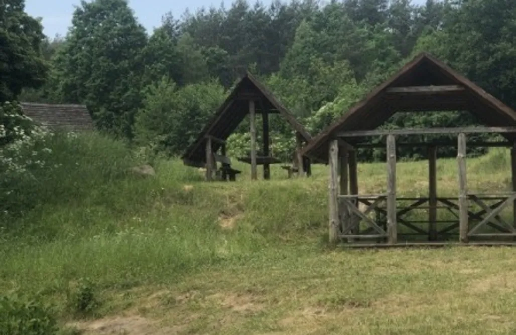 Pole Namiotowe Kaszuby Miejsce kamperowe i namiotowe - Dworek Wymysłowo 3