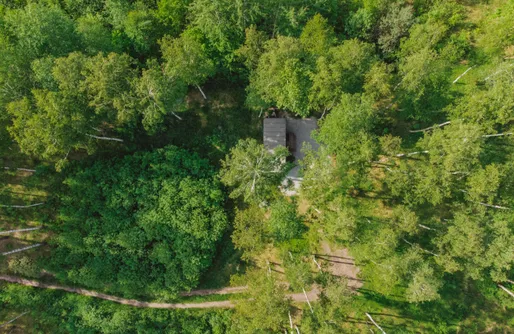 Zdjęcie obiektu Hidden Base - całoroczny domek ukryty w lesie