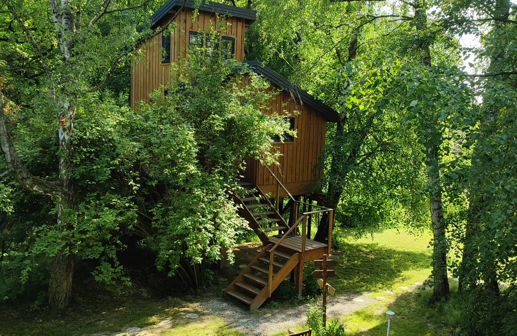 Winiarnia nad Jeziorem Węgiełek Treehouse 1