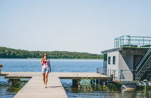 Zdjęcie obiektu Małe Swory - Domki pływające Houseboat i domki drewniane