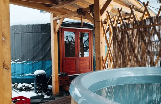 Zdjęcie obiektu Aloha Glamp - Okrągłe domki z balią przy rzece i lesie. Szlaki, stok narciarski. 