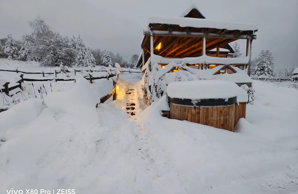 noclegi AlohaCamp Domek z widokiem na jezioro 1