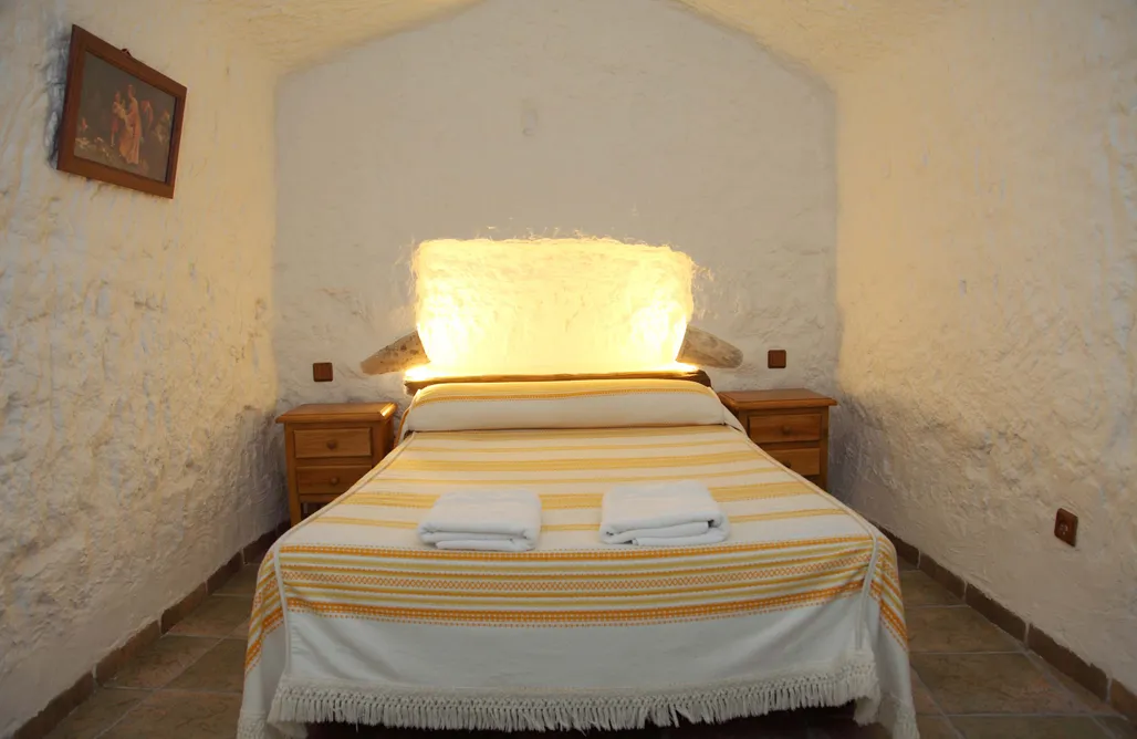 alojamientos AlohaCamp Cuevas Atalaya: Cueva Grande 4