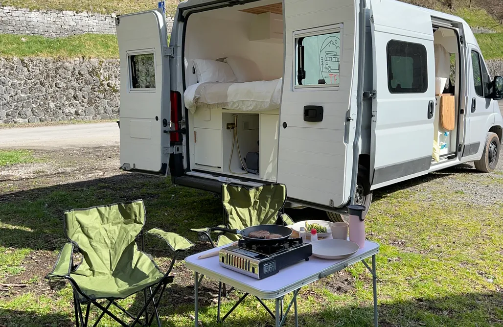 Fin De Semana Romántico Catalunya Camper Van en Barcelona: Original Ebre 1