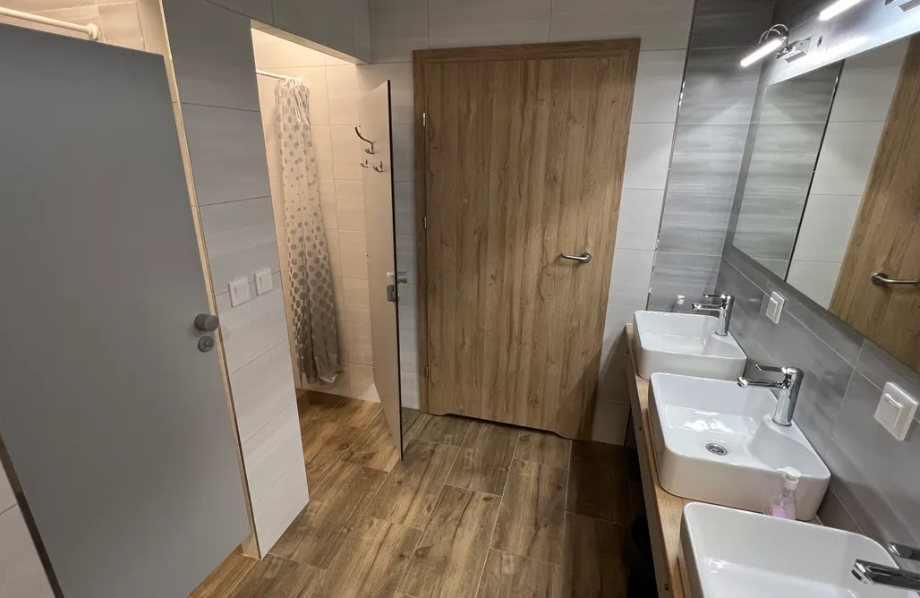 AlohaCamp Velo Hostel Campers & Bikes 3