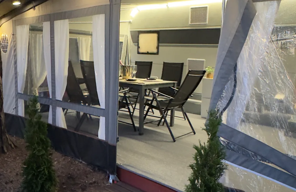 noclegi AlohaCamp Caravana Juliana - przyczepa 5