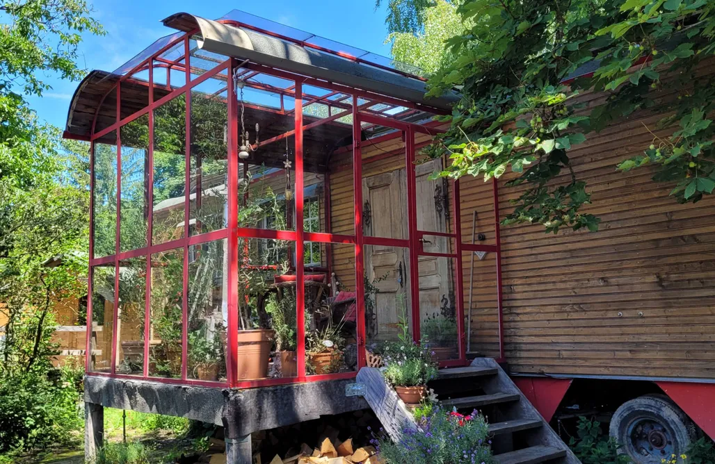 AlohaCamp accommodation Historischer Zirkuswagen "Sternenhimmel" mit Sauna 2