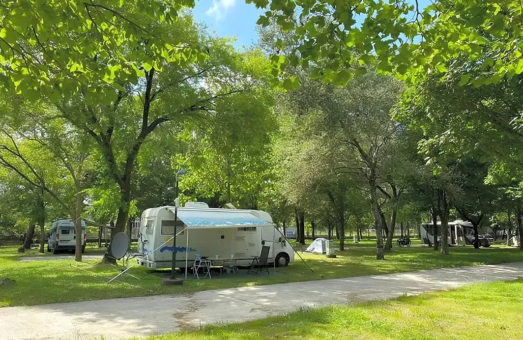Campings Cantabria con Niños Zona para autocaravanas y tiendas - Camping Peregrino San Marcos 2