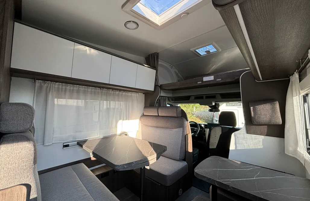 AlohaCamp Rodzinny kamper Benimar Sport 324 UP | alkowa | do 6 osób 3