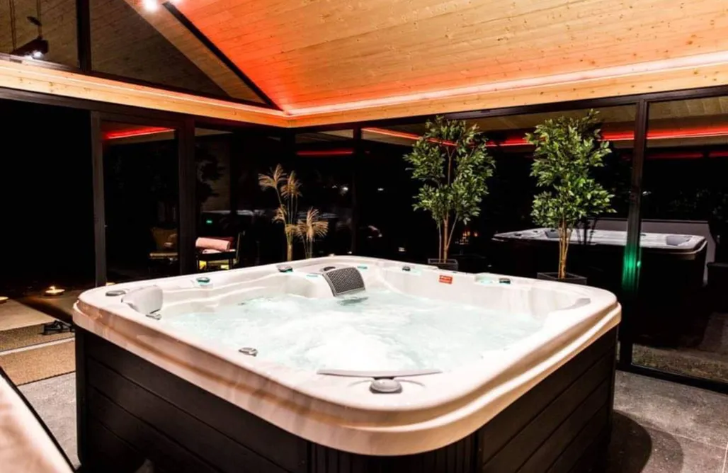 noclegi AlohaCamp Domek Na Skraju Lasu ze strefą Spa Jacuzzi 4