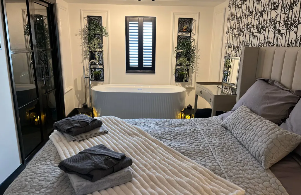 AlohaCamp Caban Tan Y Ffawydd with private wood fire hot tub 2