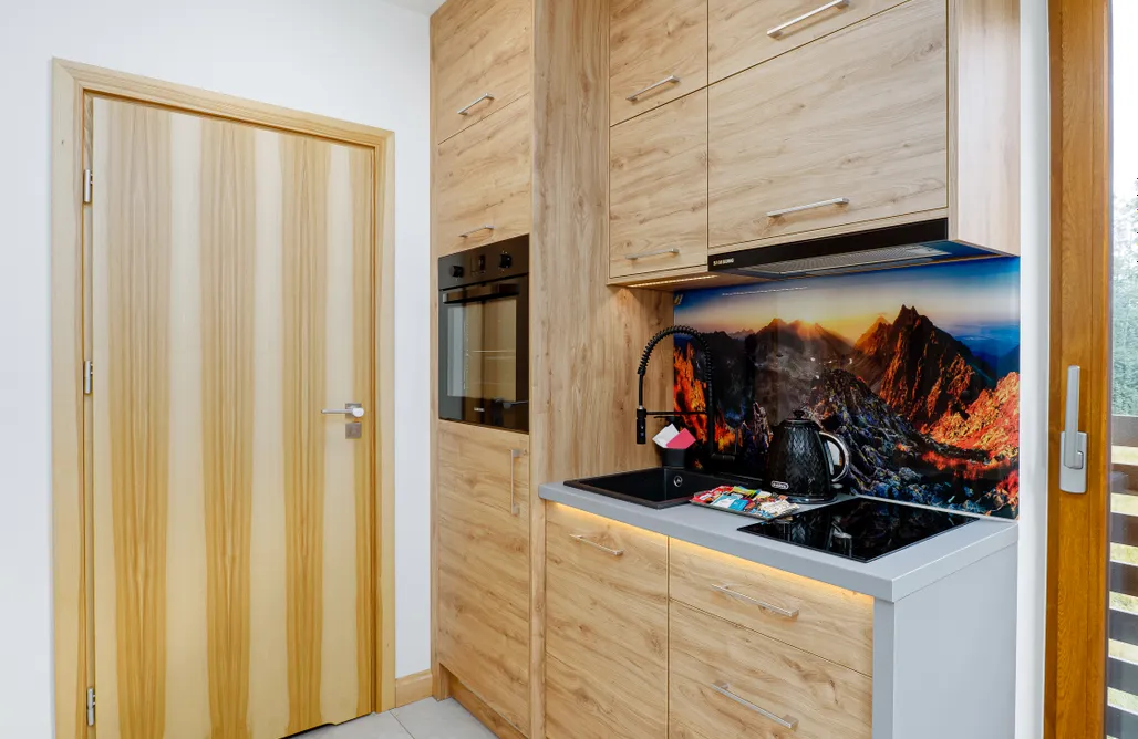 AlohaCamp Ap.7 z częściowym widokiem na góry 1