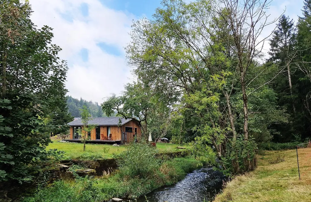 Holzhaus mit Kamin - Am Forellenfluss AlohaCamp