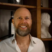 Francesco host Il Fienile di Bisarno