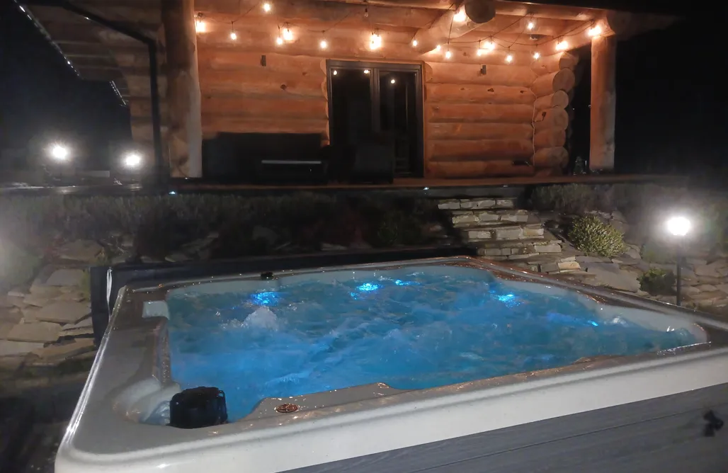 ubytovanie AlohaCamp Domek z balią jacuzzi Zawoja 1