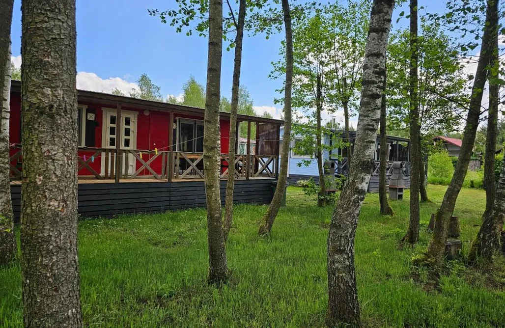 noclegi AlohaCamp Domek letniskowy czerwony - całoroczny 3