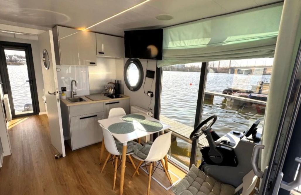 noclegi AlohaCamp Azuria Housboat - Pływający apartament  2