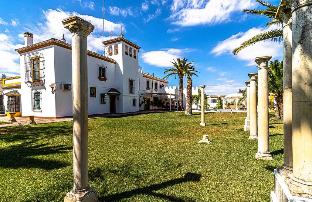 AlohaCamp accommodation Hacienda El Corchuelo 1