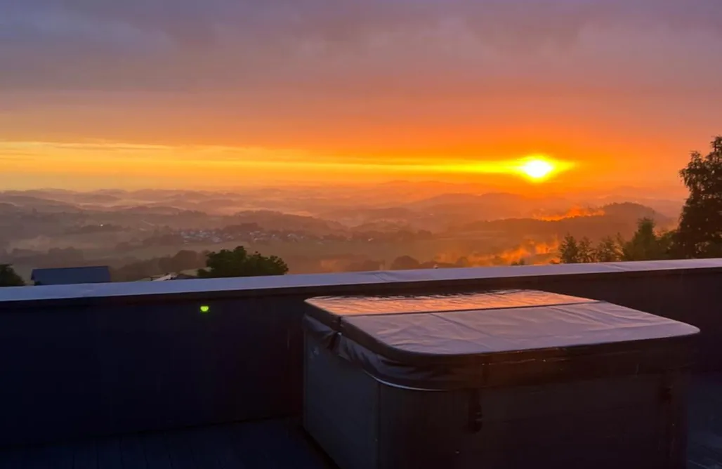 hebergement AlohaCamp Moderne Villa mit Whirlpool und Heimkino 4