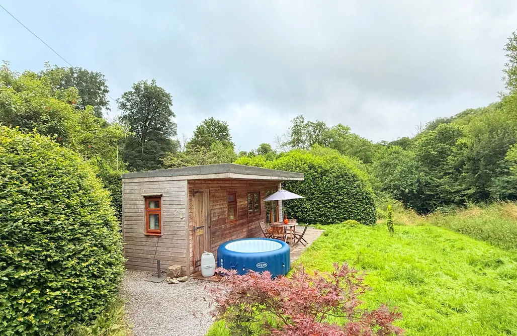 Hot Tub Hideaway - The Nature’s Nook Retreat AlohaCamp