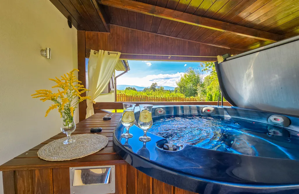 Karpniki Domki Domek pod Świerkami & Jacuzzi 1