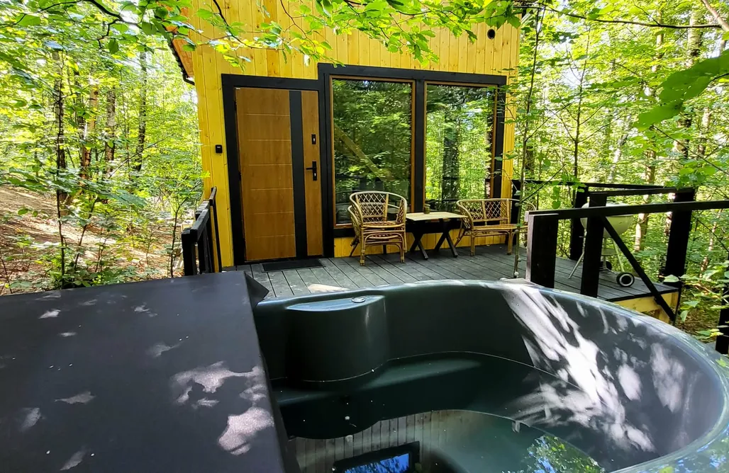 Żywiec Nocleg Wiewiórkowo Premium Hideaway | Dom w dzikim lesie, Gorąca Balia & Kino 2