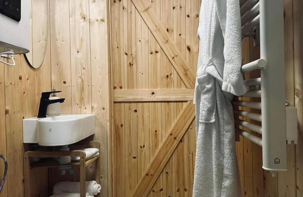 Tonkiele Domki Luxury Glamping z  prywanym jacuzzi - SPA  przy rzece 1