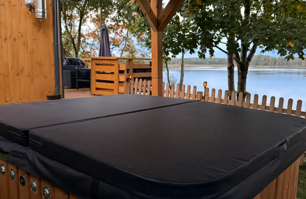 Glamping Grange au Bord de l'Eau - Maison au Lac 1