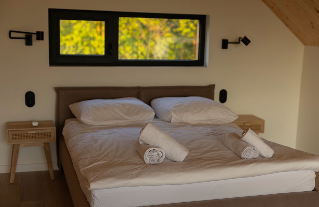 AlohaCamp na.zielonki domek ciemny 2