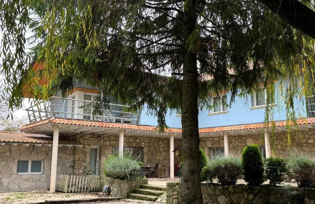 noclegi AlohaCamp Casa El Jardín Vertical Villaverde Peñahorada 4