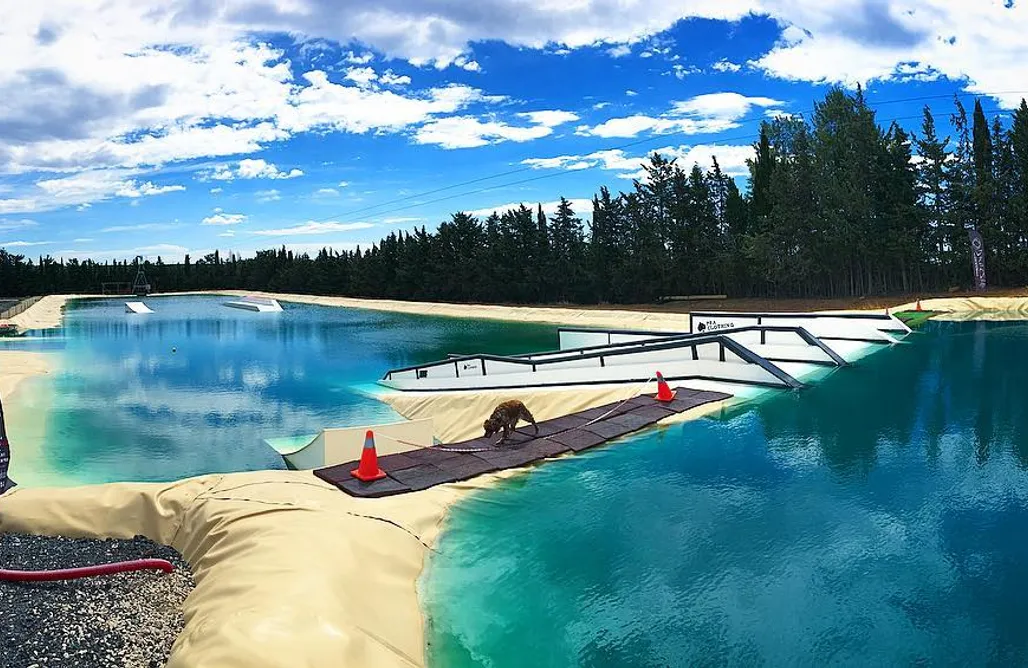 Camping con Bungalows Sitio para autocaravanas - El Rancho Wakepark 2