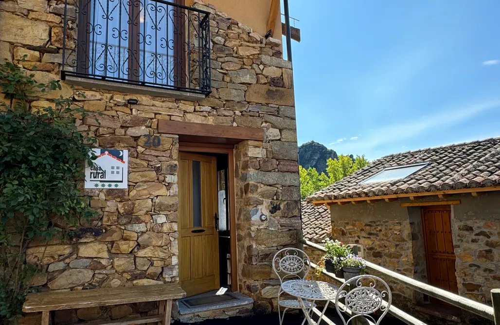 AlohaCamp accommodation Las Casas Rurales de Verdiago Vive 2