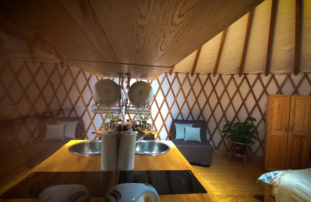 AlohaCamp accommodation Jurty i namioty w lesie KotfaLas. Glamping - Świętokrzyskie  1