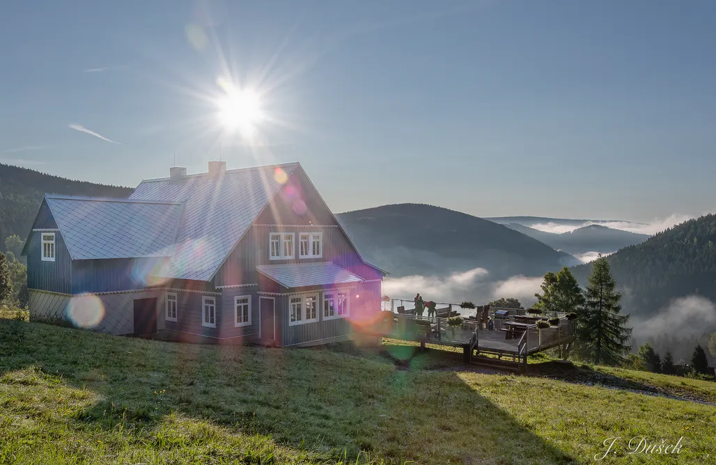 Krkonošská roubenka u potoka: Tam, kde se zastavil čas AlohaCamp