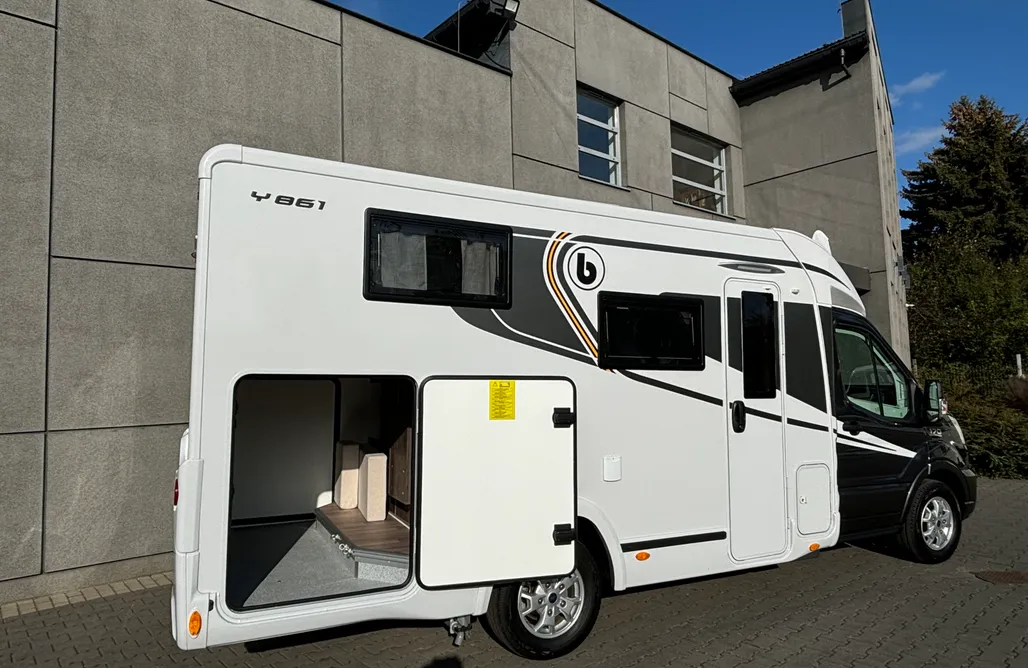 Fajne Miejsca na Wakacje w Polsce Kompaktowy kamper Benimar Yrteo 861 | idealny dla par lub 2+1 3
