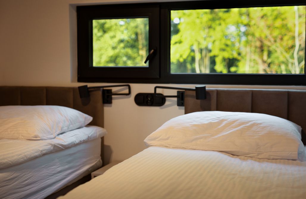 AlohaCamp na.zielonki domek ciemny 3