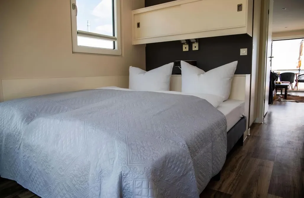 AlohaCamp Hausboot King 4