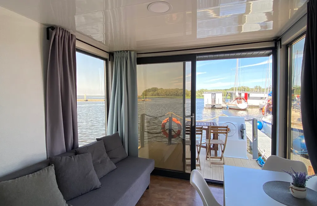 AlohaCamp Dom na wodzie Bugatti 1