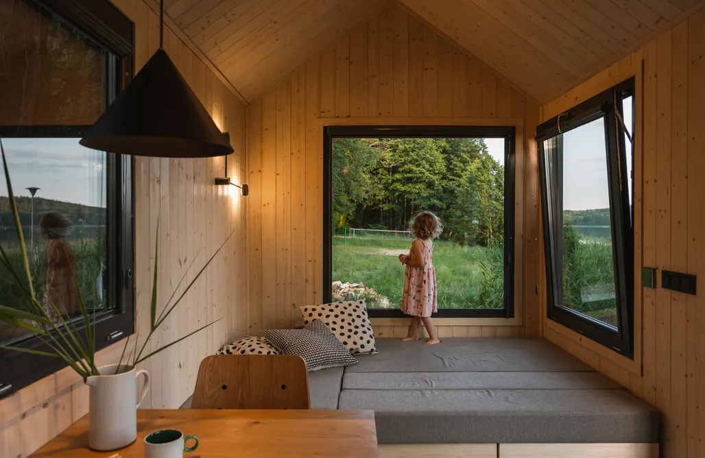 AlohaCamp accommodation Mini Lake House - domek nad samym jeziorem 1