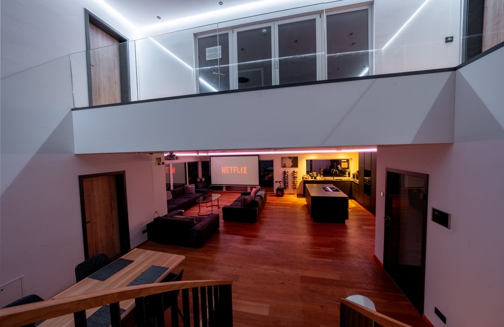 hebergement AlohaCamp Moderne Villa mit Whirlpool und Heimkino 1