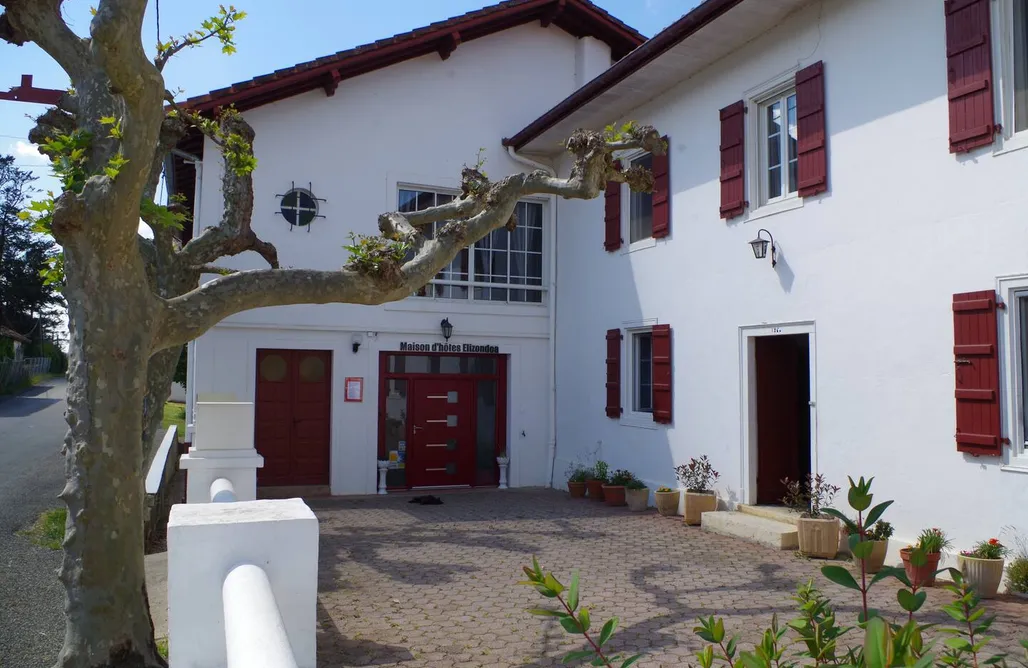 alojamientos AlohaCamp Maison Elizondoa - Maison de charme avec jardin et spa 4