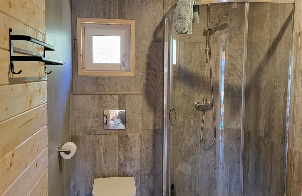 AlohaCamp Poziomka domek 6 osobowy 3